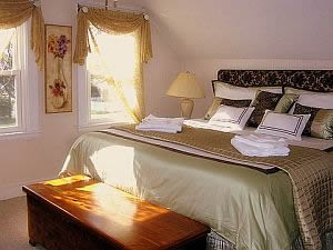 Capw Cod Holiday Rental ::  King Bed